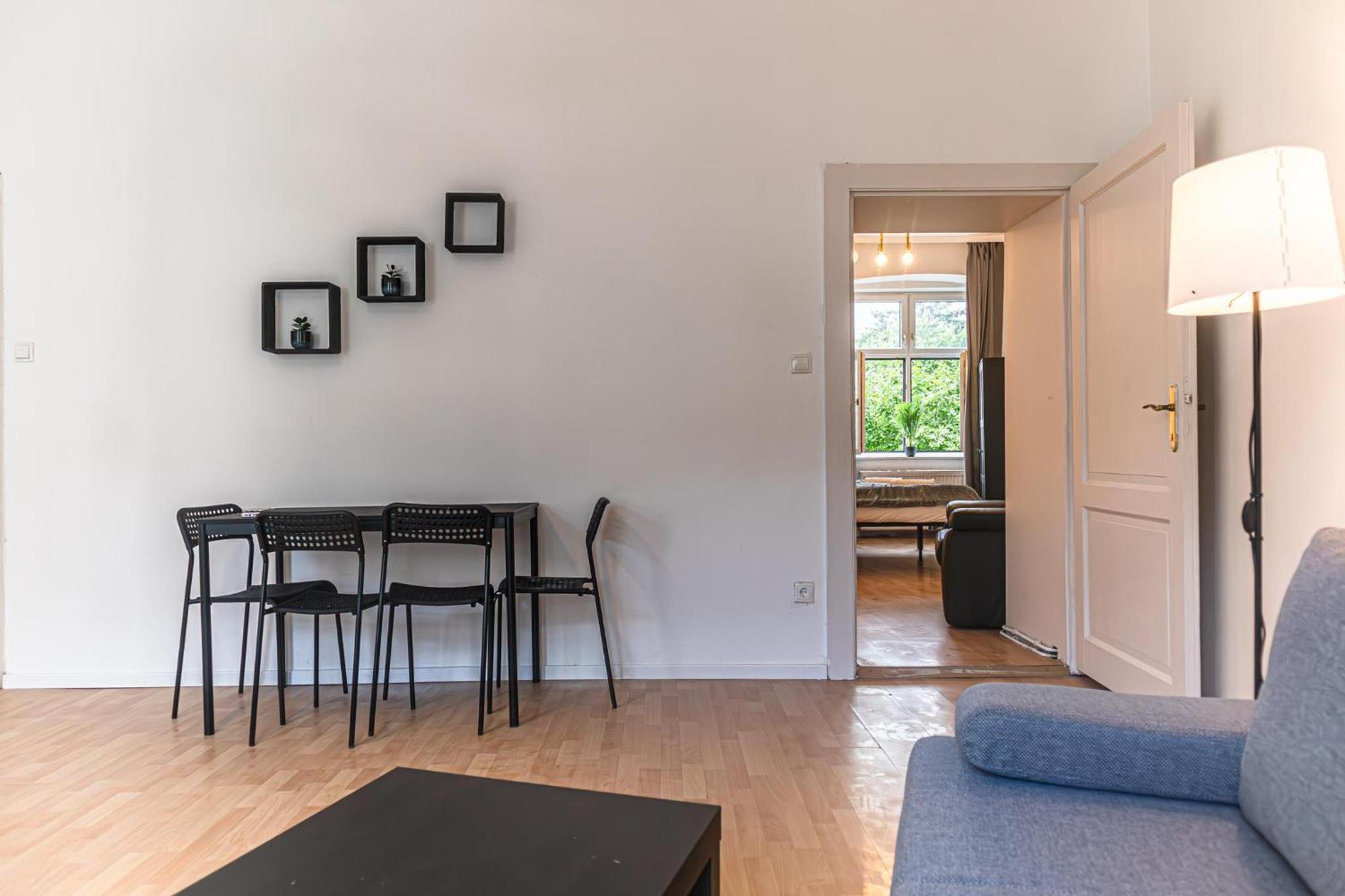 Pleasant 2br Apt- Near Train Station Hetzendorf * Wenen