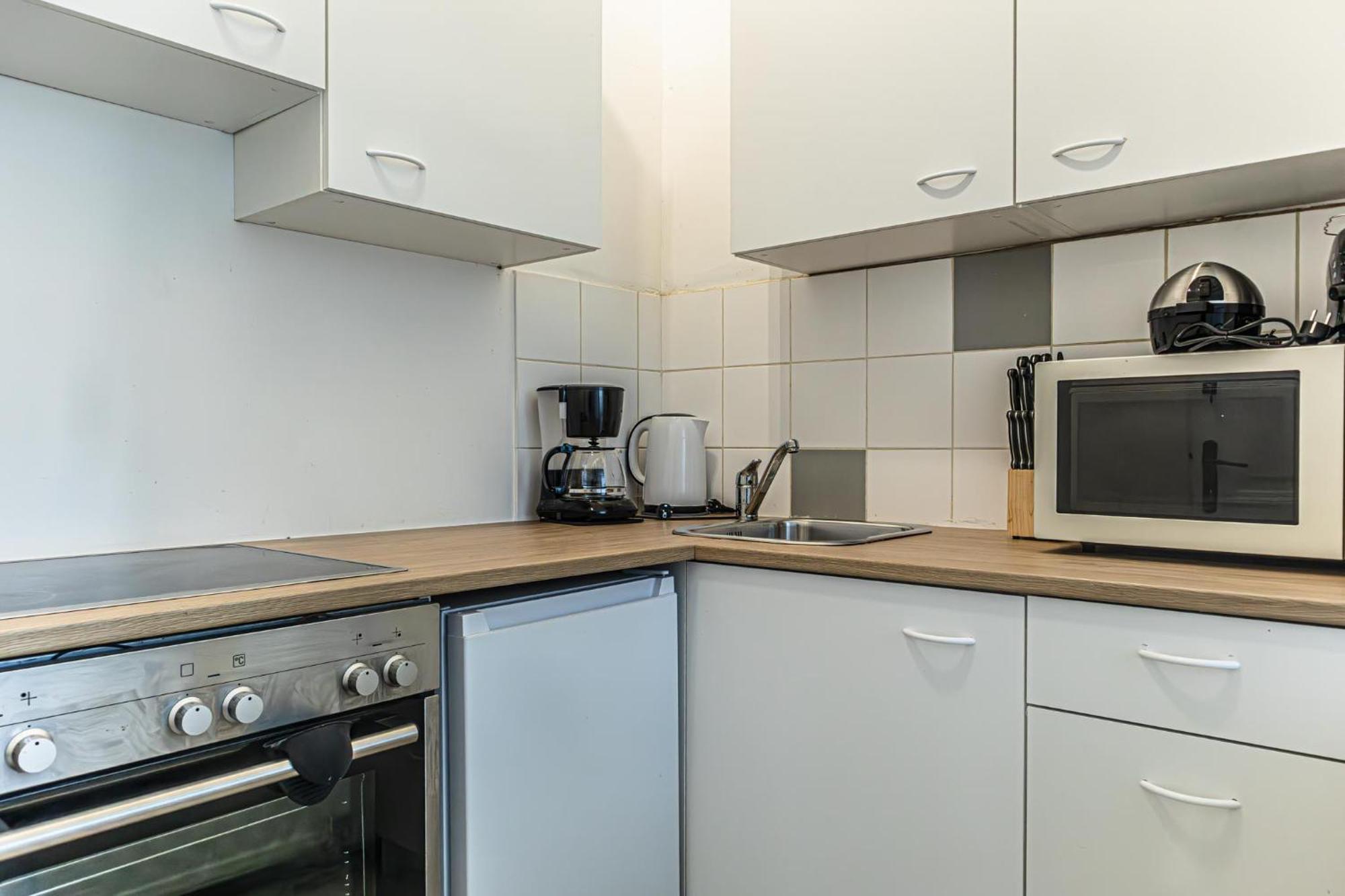 Pleasant 2br Apt- Near Train Station Hetzendorf Wenen