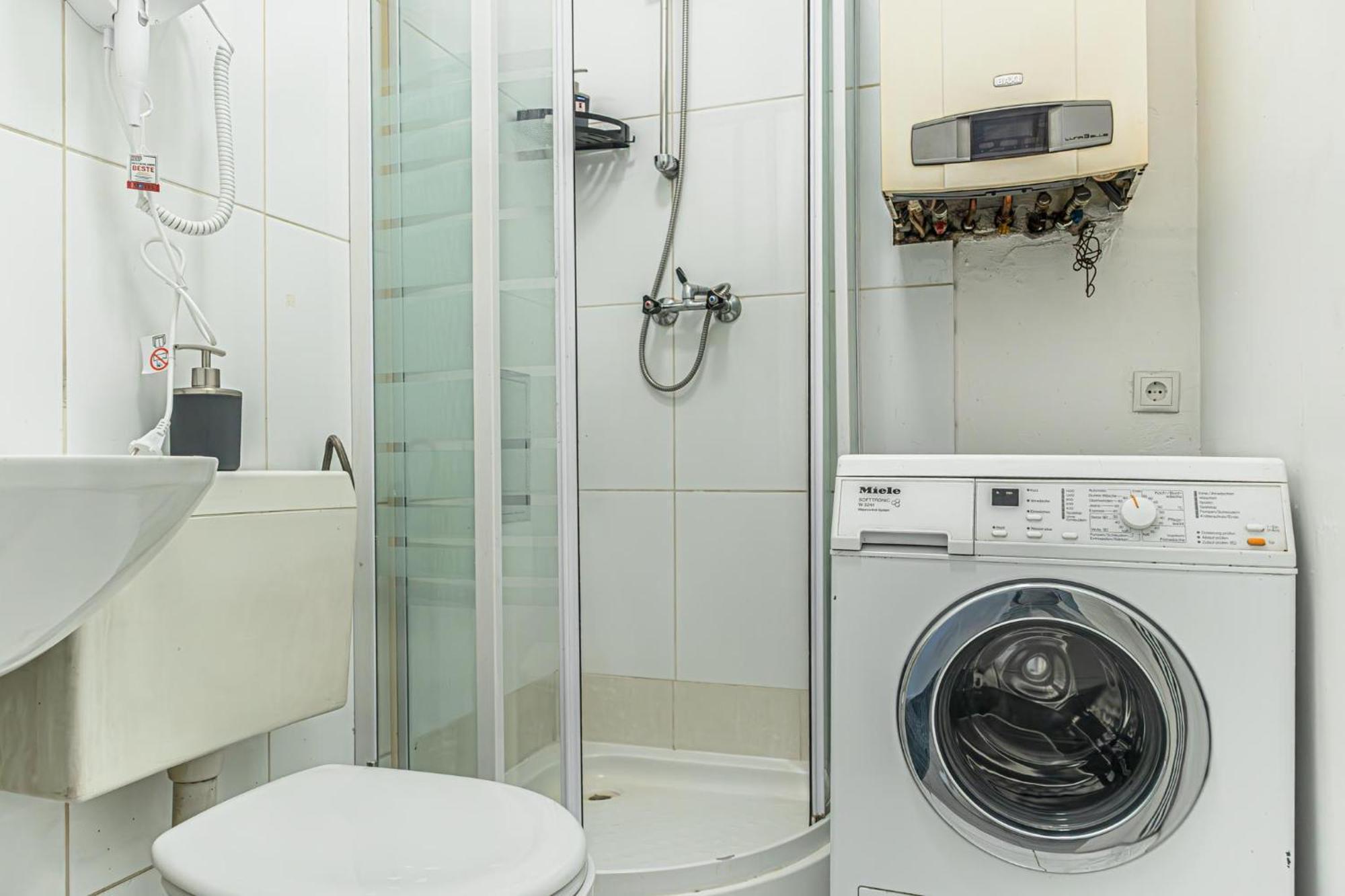 Pleasant 2br Apt- Near Train Station Hetzendorf Wenen